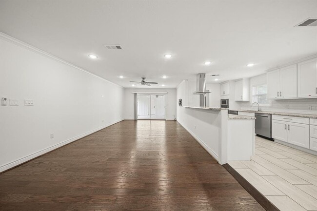 Building Photo - 4427 Sarong Dr