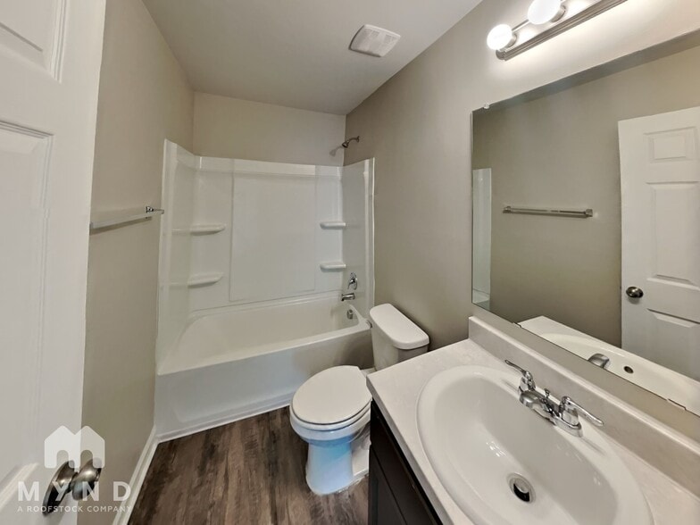 Building Photo - 245 Americana Dr