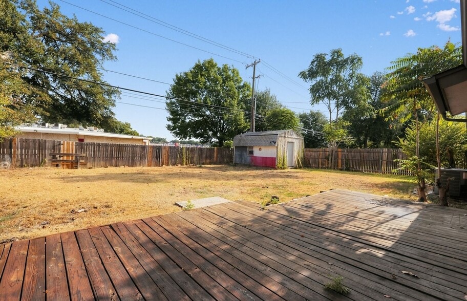 Building Photo - 1929 Schumac Ln