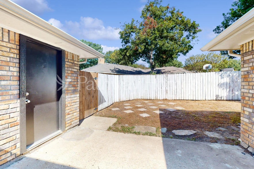 Building Photo - 608 Westway Dr
