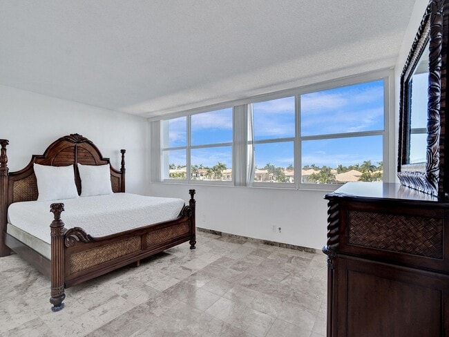 Building Photo - 1400 S Ocean Dr