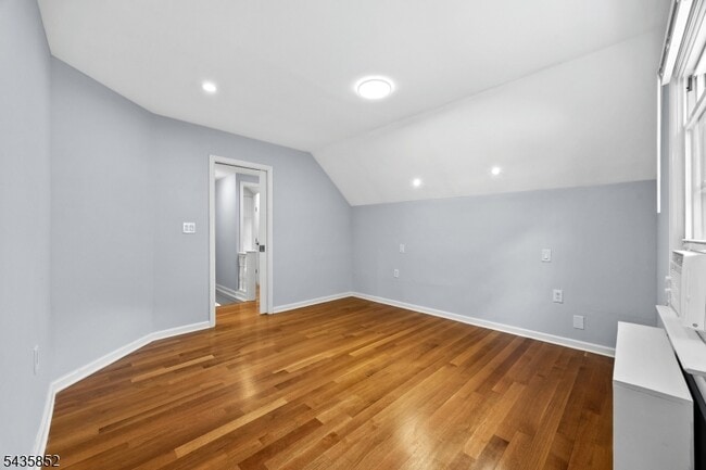 Building Photo - 15 Nestro Rd