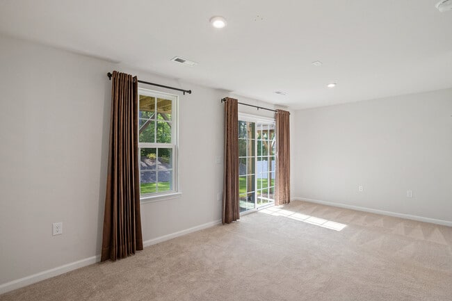 Building Photo - 915 Romeria Dr