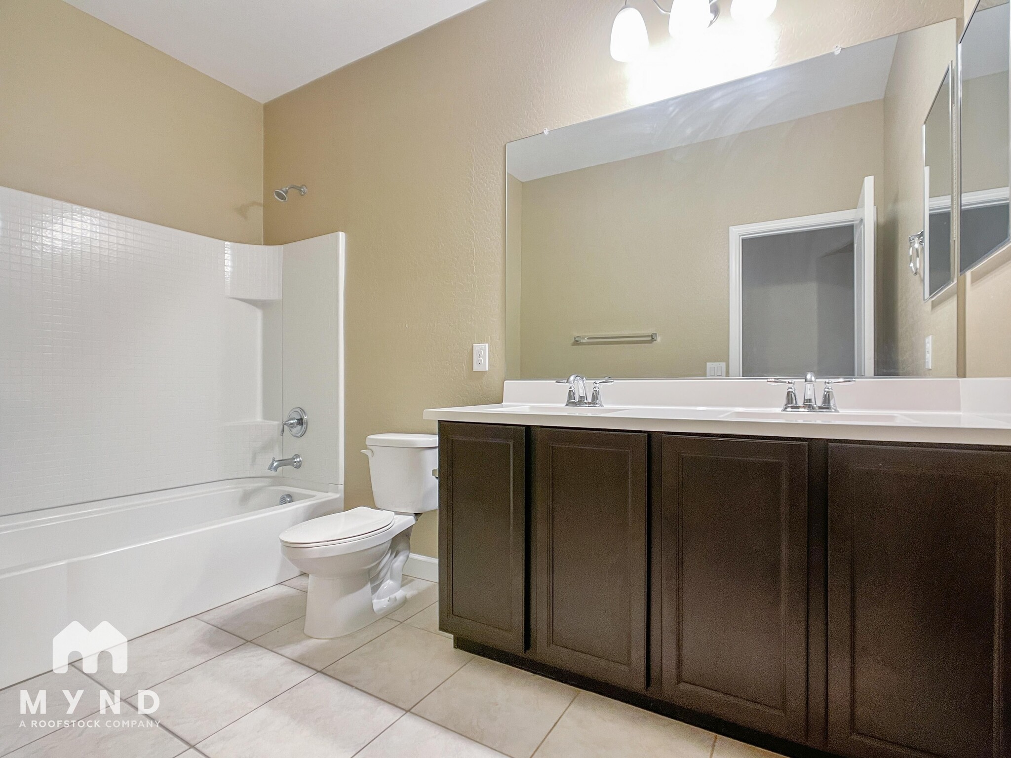 Building Photo - 1367 S Country Club Dr