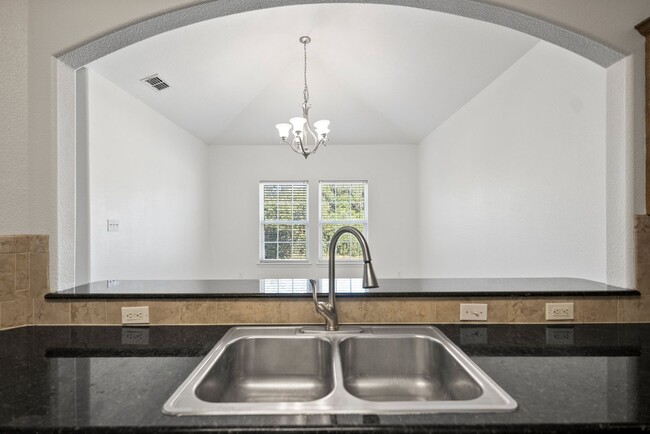 Building Photo - New Rental!!