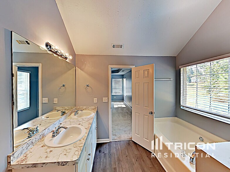 Building Photo - 460 Arthurs Ln