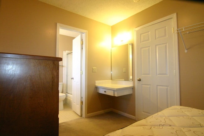 Building Photo - 3013 Woodland Ave