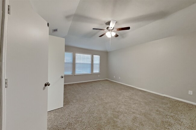 Building Photo - 18610 Willow Cove Dr