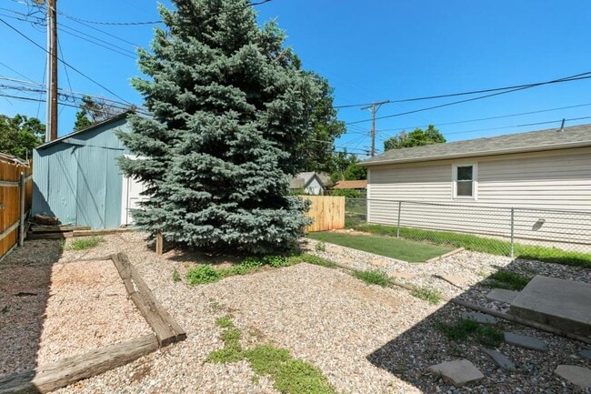 Building Photo - 2220 W Kiowa St