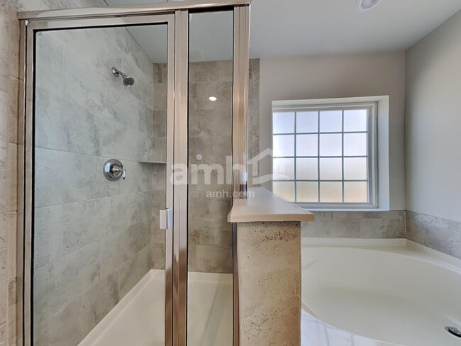 Building Photo - 517 Bush Dr