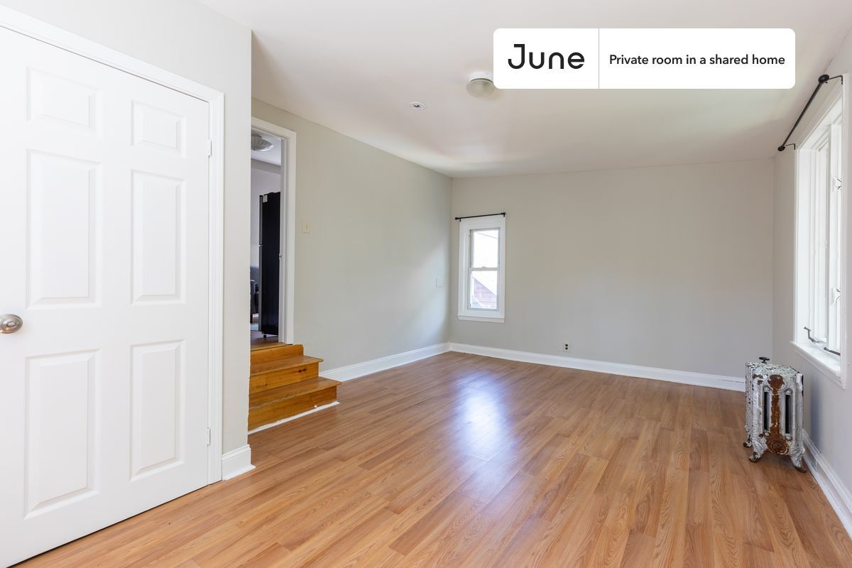 Building Photo - Room in Shared 9 bed/2 bath home