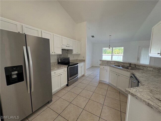 Building Photo - 1207 SW 18th Ave