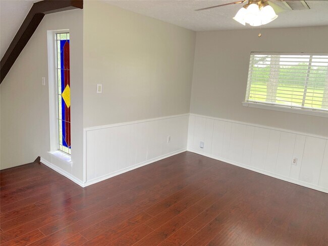 Building Photo - 14934 Elmont Dr