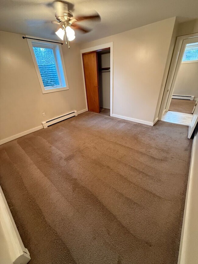 Building Photo - Dunbar Ave (121)