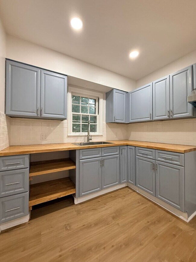 Building Photo - Completely renovated 5-bedroom, 3-bathroom home in the highly desirable Dalraida