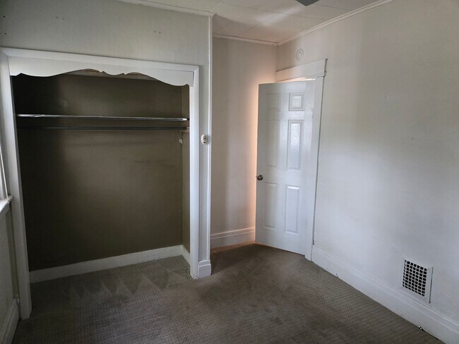 Building Photo - 128 Dale St