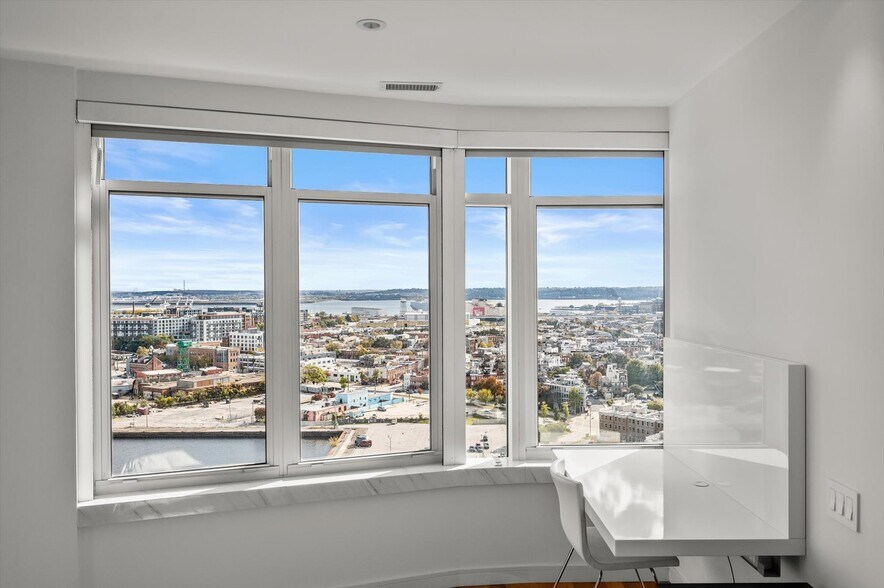 Building Photo - 100 Harborview Dr