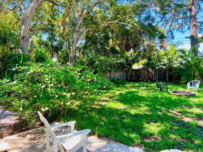 Building Photo - DUNEDIN FL LIVING 3/1 HOME
