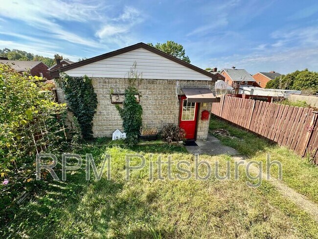 Building Photo - 1130 Downlook St