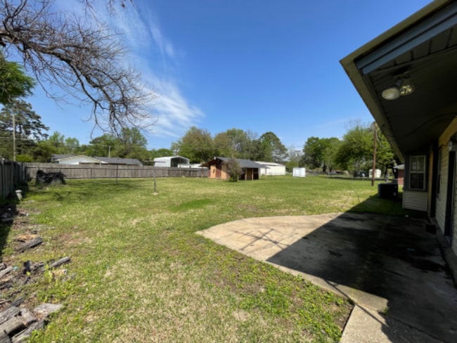 Building Photo - 219 Sterlington Dr
