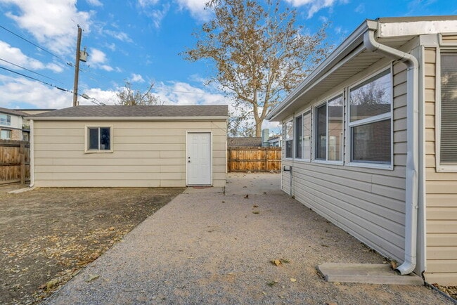 Building Photo - 6855 Reno Dr