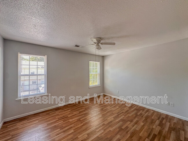 Building Photo - 1423 Ashley River Rd