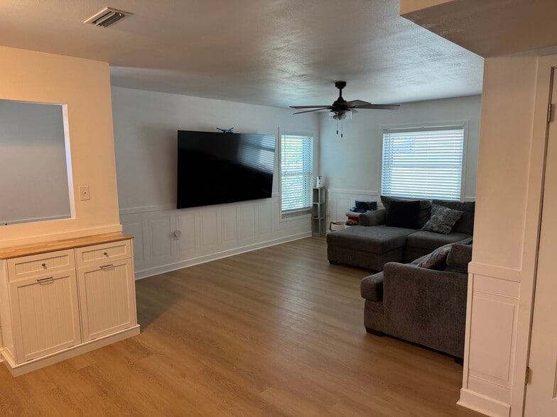 Building Photo - 6527 S West Shore Cir
