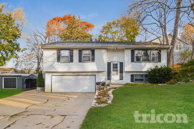 Building Photo - 131 Oak St