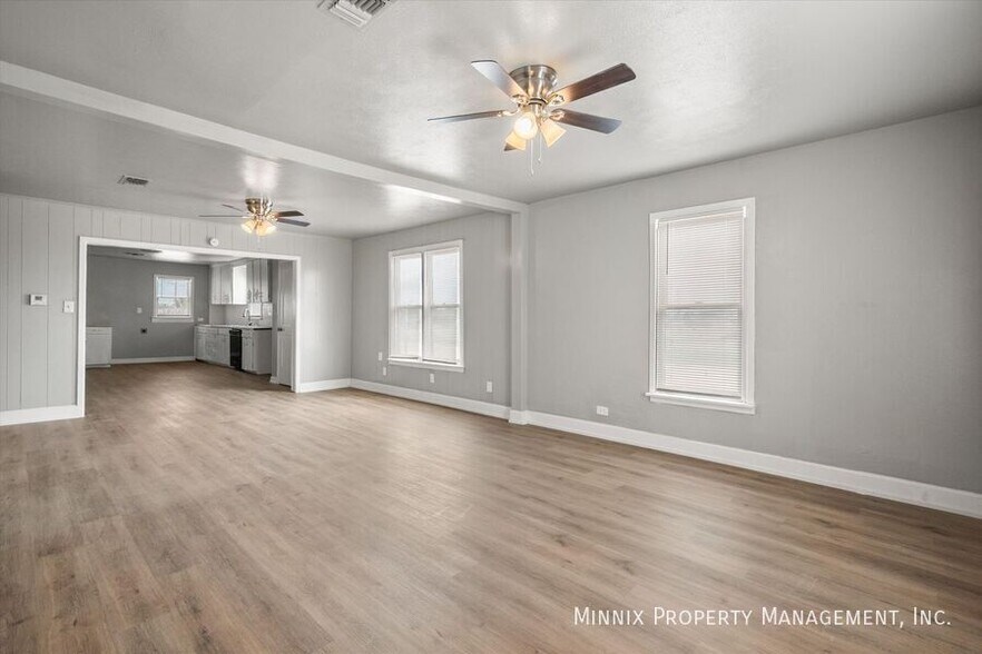 Building Photo - 1302 Ave. E (FS)-1