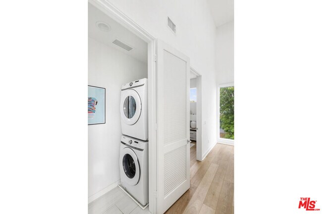 Building Photo - 10907 Otsego St