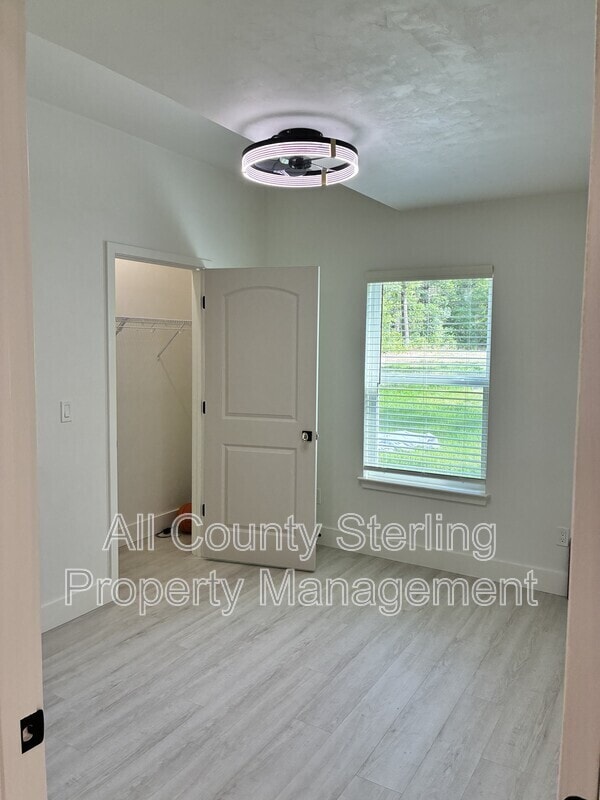 Building Photo - 10230 NE 72nd St