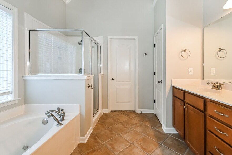 Building Photo - 374 Steadman Ln