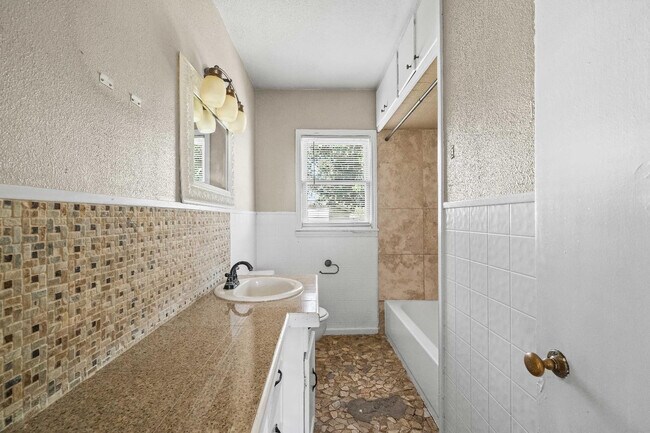Building Photo - 2514 36th St