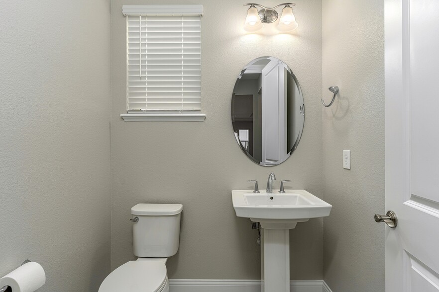 Downstairs Powder Room - 10146 Royal Island Ct
