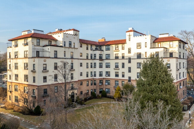 1273 North Ave - Wykagyl Garden Apartments
