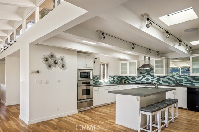 Building Photo - 2870 Benedict Canyon Drive