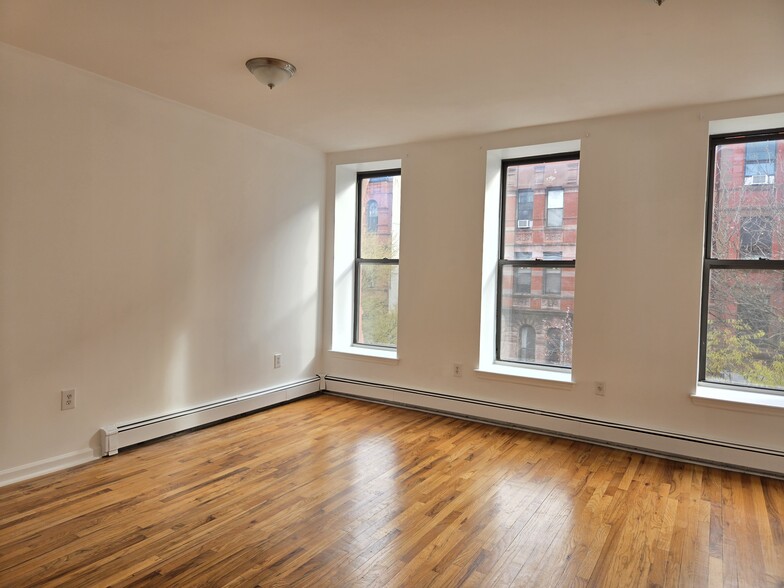 Building Photo - 267 W 121st St