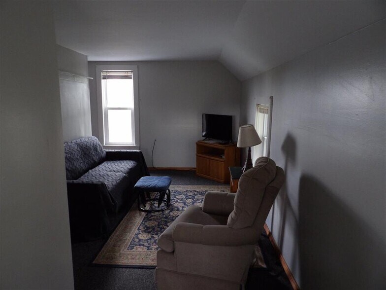 Building Photo - 9777 State Rd