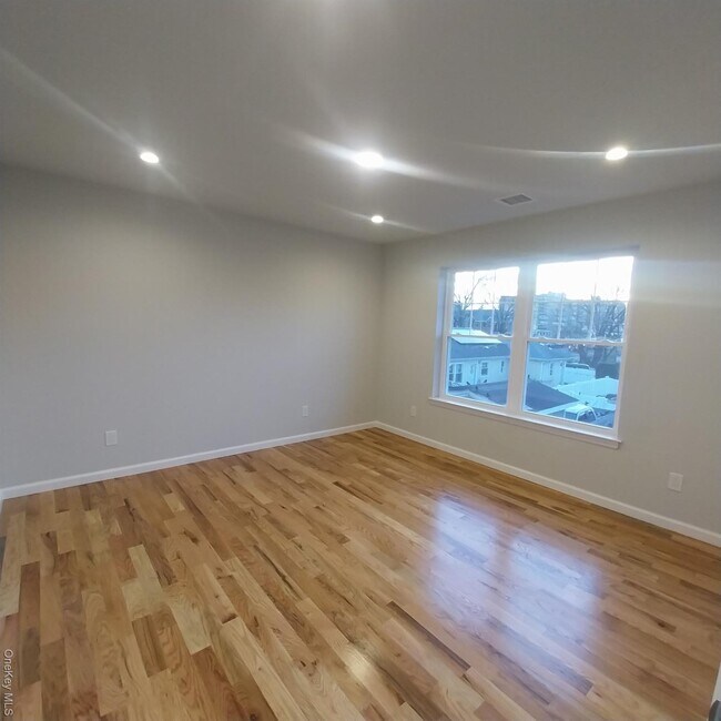 Building Photo - 343 Jackson St