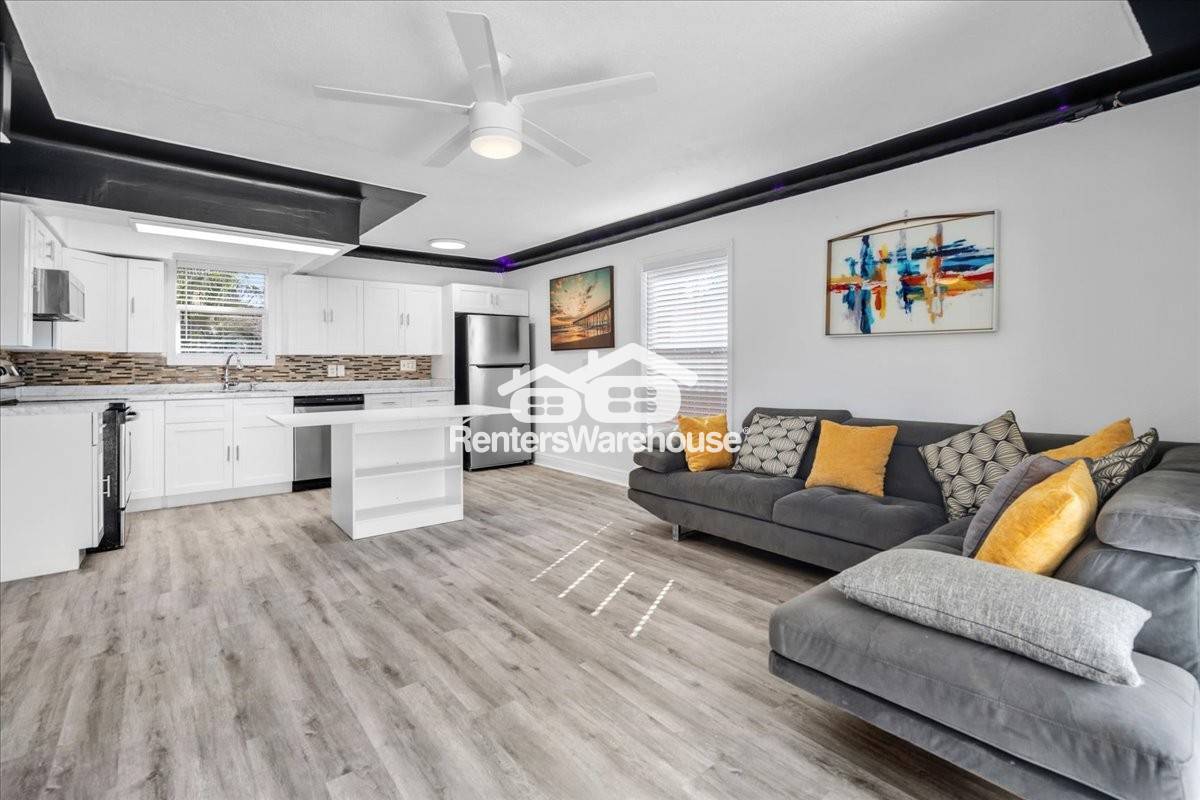 Building Photo - 13100 Boca Ciega Ave