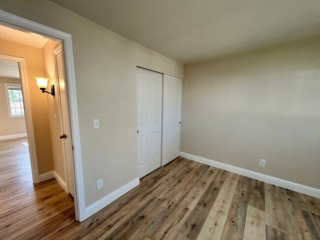 Building Photo - Newly Renovated 3 Bedroom, 2 Bath Home in ...