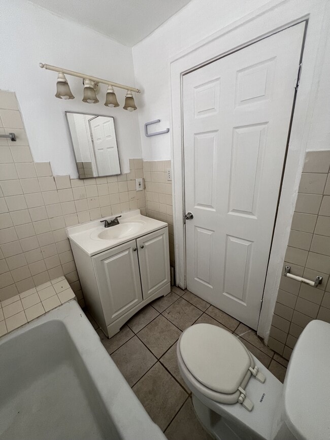 Building Photo - 5524 Woodland Ave