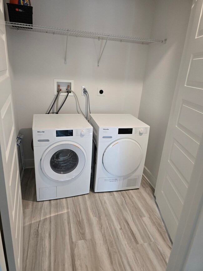 Building Photo - 52 Phoenix St