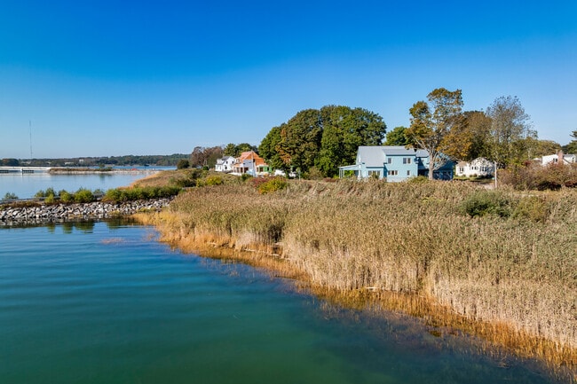 Building Photo - 1 Shoreline Dr