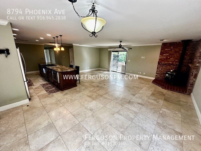 Building Photo - 8794 Phoenix Ave