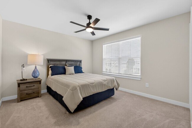 Building Photo - 9733 Goldenrod Ct