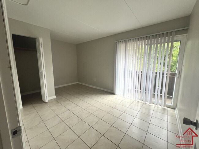 Building Photo - 915 S Seminole Dr