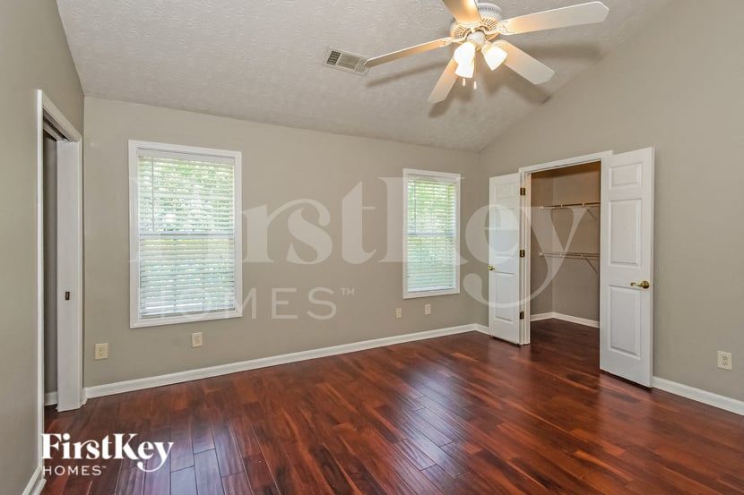 Building Photo - 830 James Ridge Dr