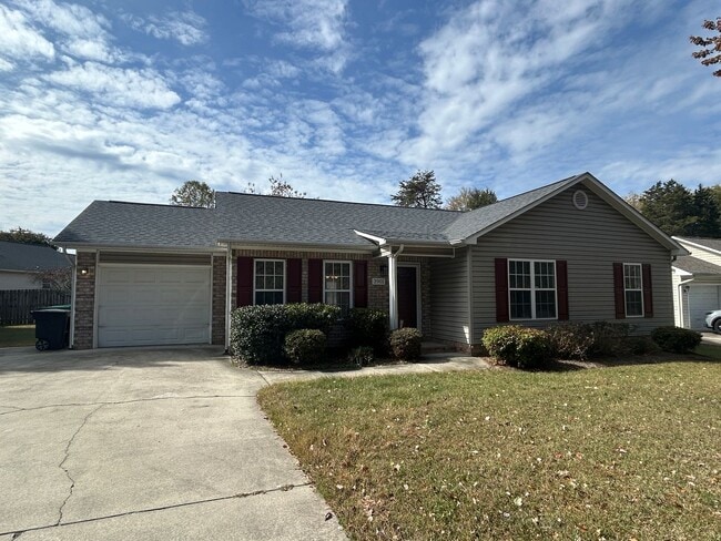 Building Photo - Ready to View! Updated 3/2 Home High Point...
