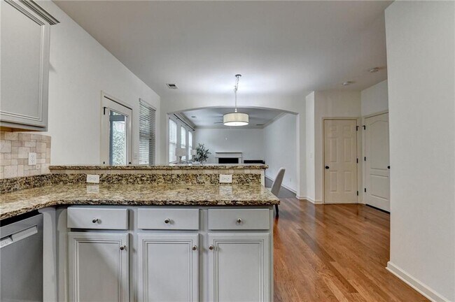 Building Photo - 5013 Groover Dr